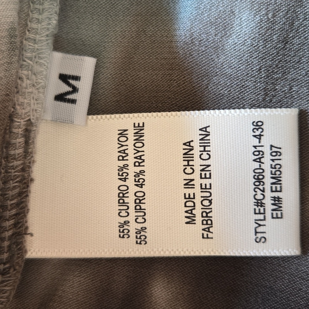 Cloth & Stone Evereve Hi-Low V-Neck Camo Tie Dye Satiny Tee Green/Black EUC - M - Picture 8 of 8